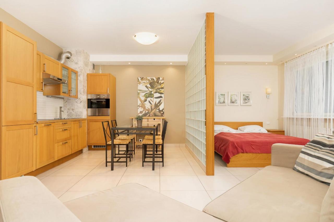 Apartment Spacerowa With Parking By Renters
