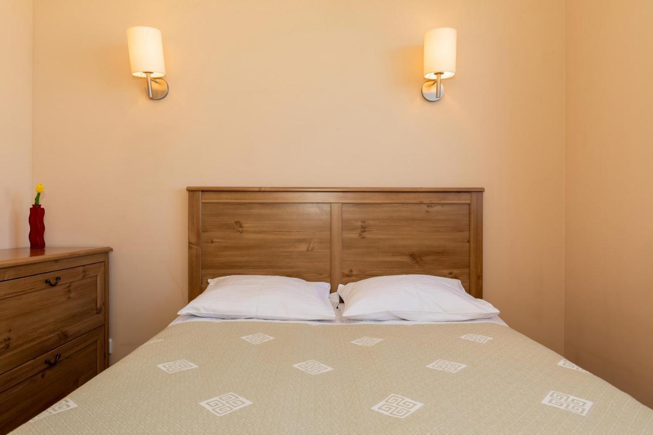 Spacerowa With Parking By Renters Apartment *