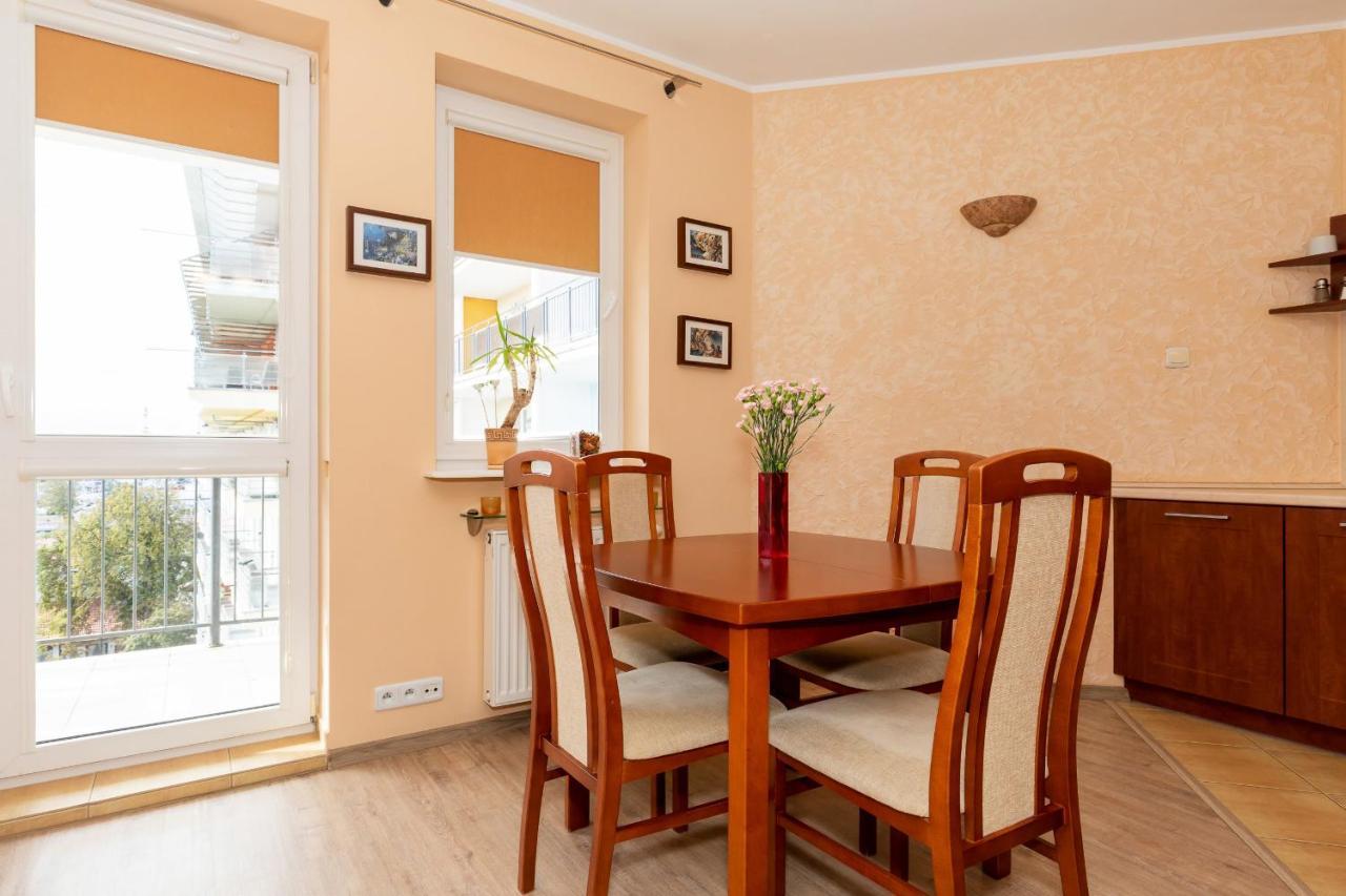 Spacerowa With Parking By Renters Apartment *