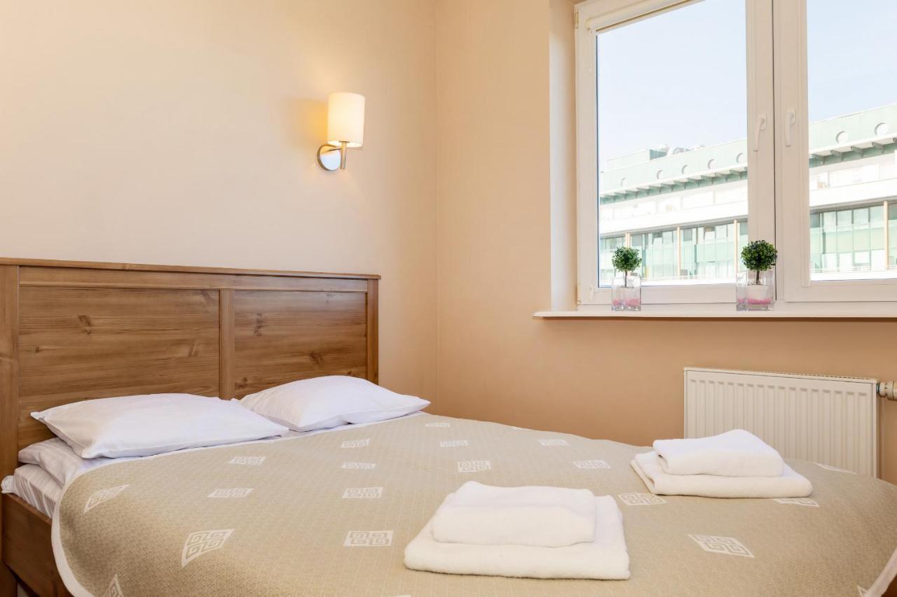 Spacerowa With Parking By Renters Apartment *