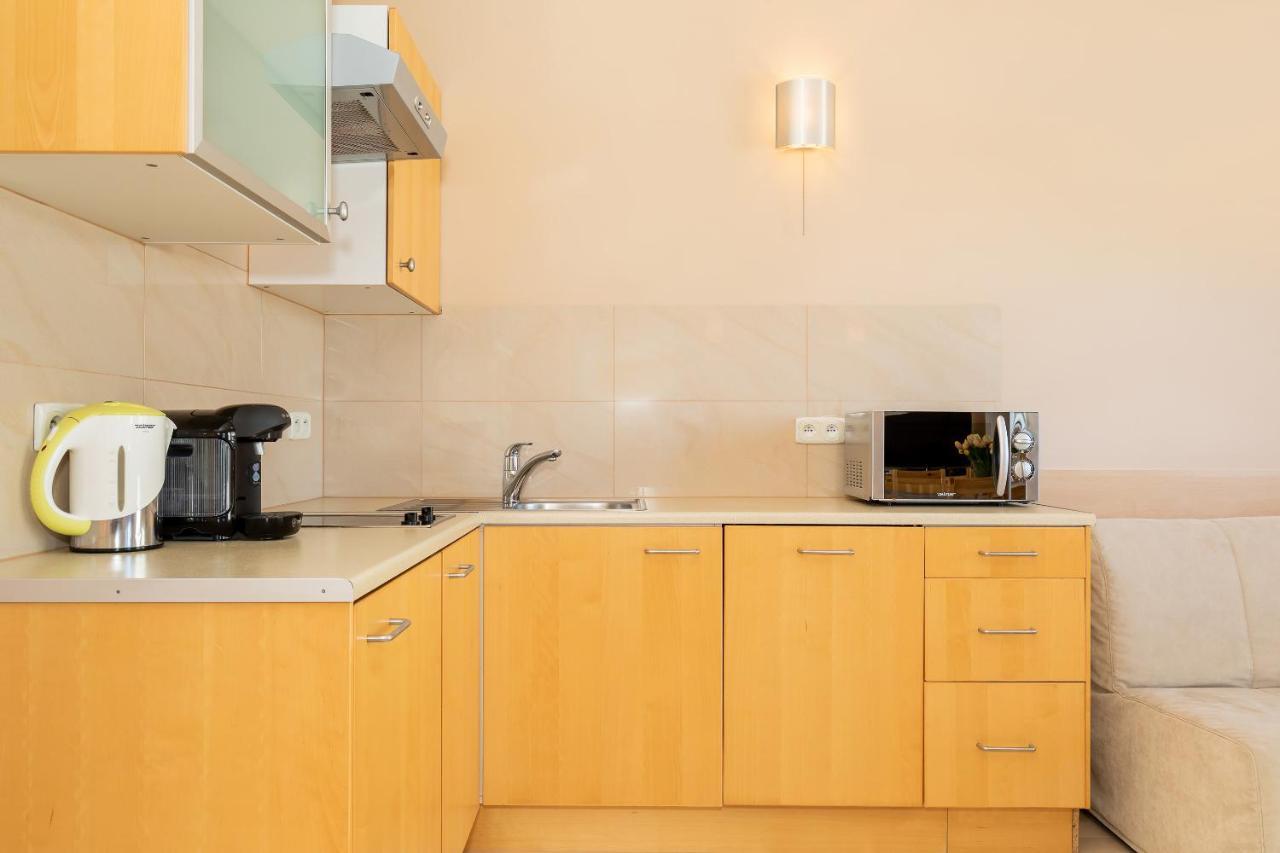 Spacerowa With Parking By Renters Apartment *