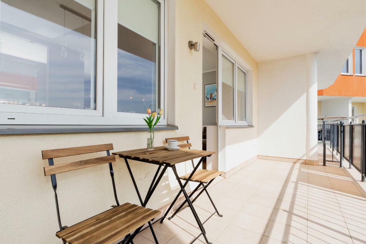 Spacerowa With Parking By Renters Apartment