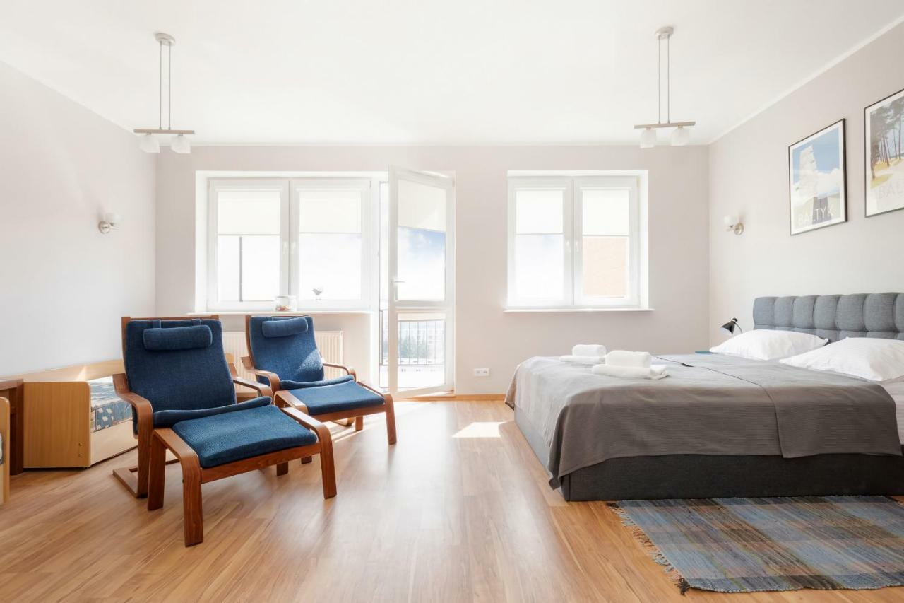 Spacerowa With Parking By Renters Apartment