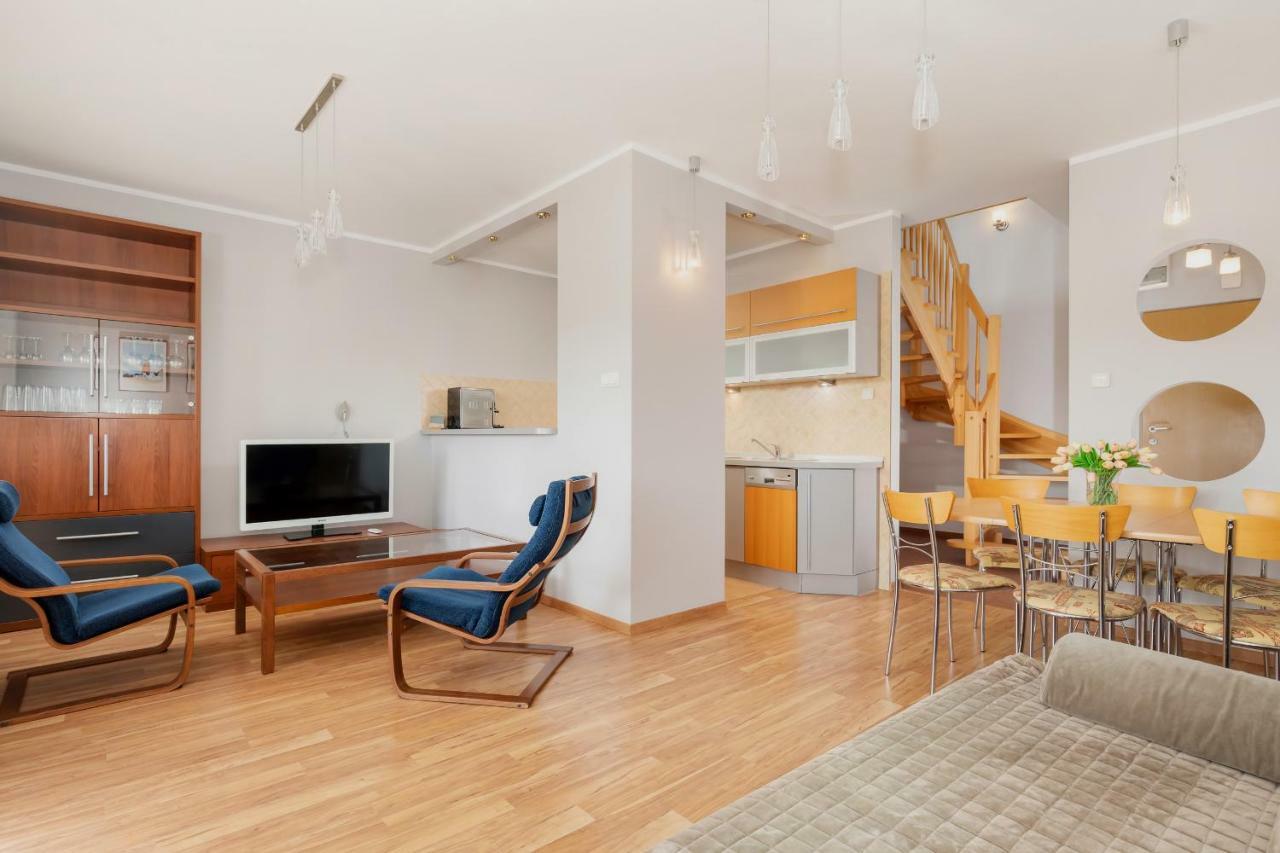 Spacerowa With Parking By Renters Apartment