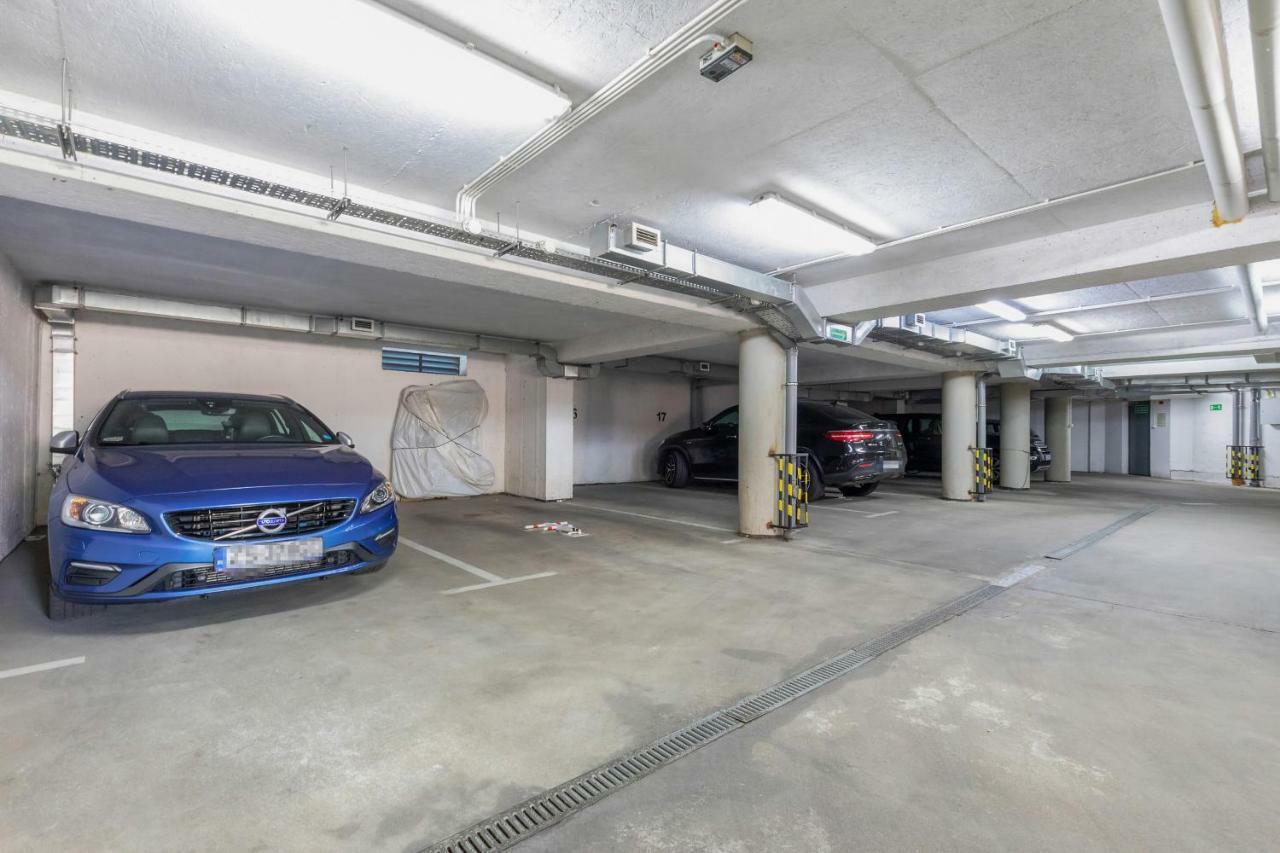 Spacerowa With Parking By Renters Apartment *