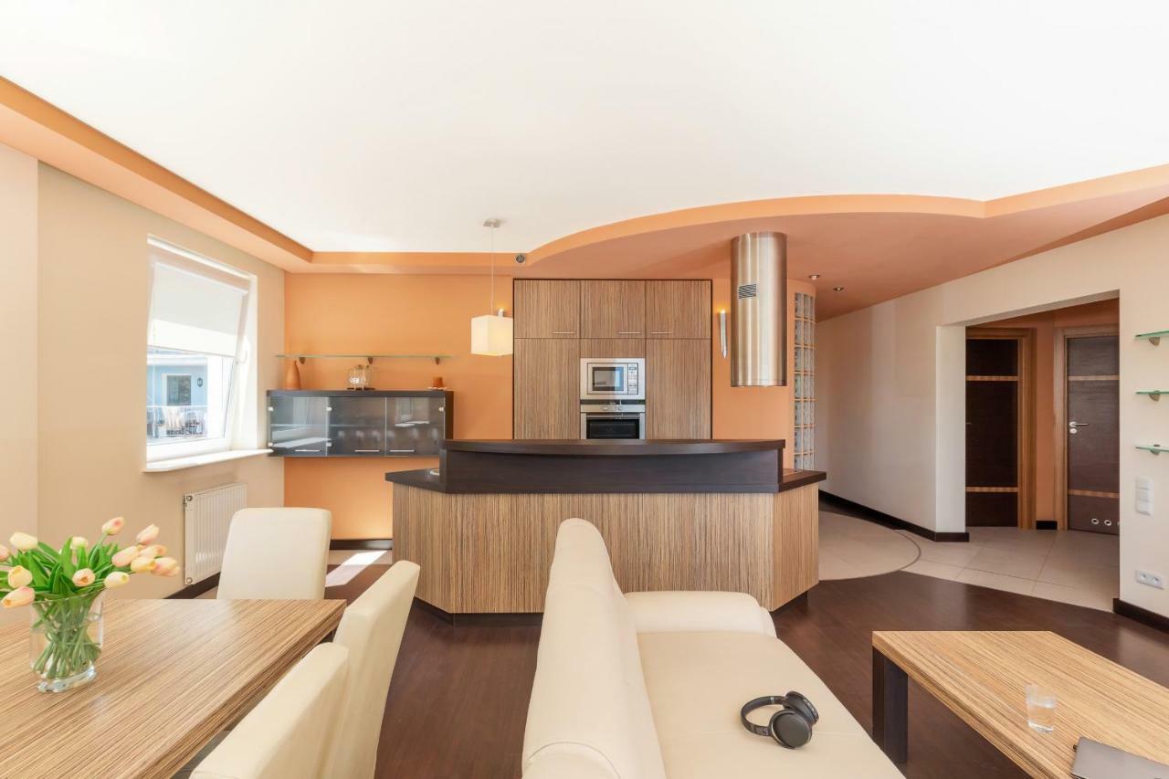 Spacerowa With Parking By Renters Apartment *