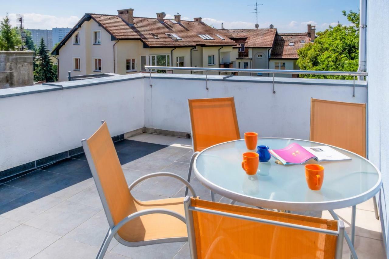 Spacerowa With Parking By Renters Apartment *