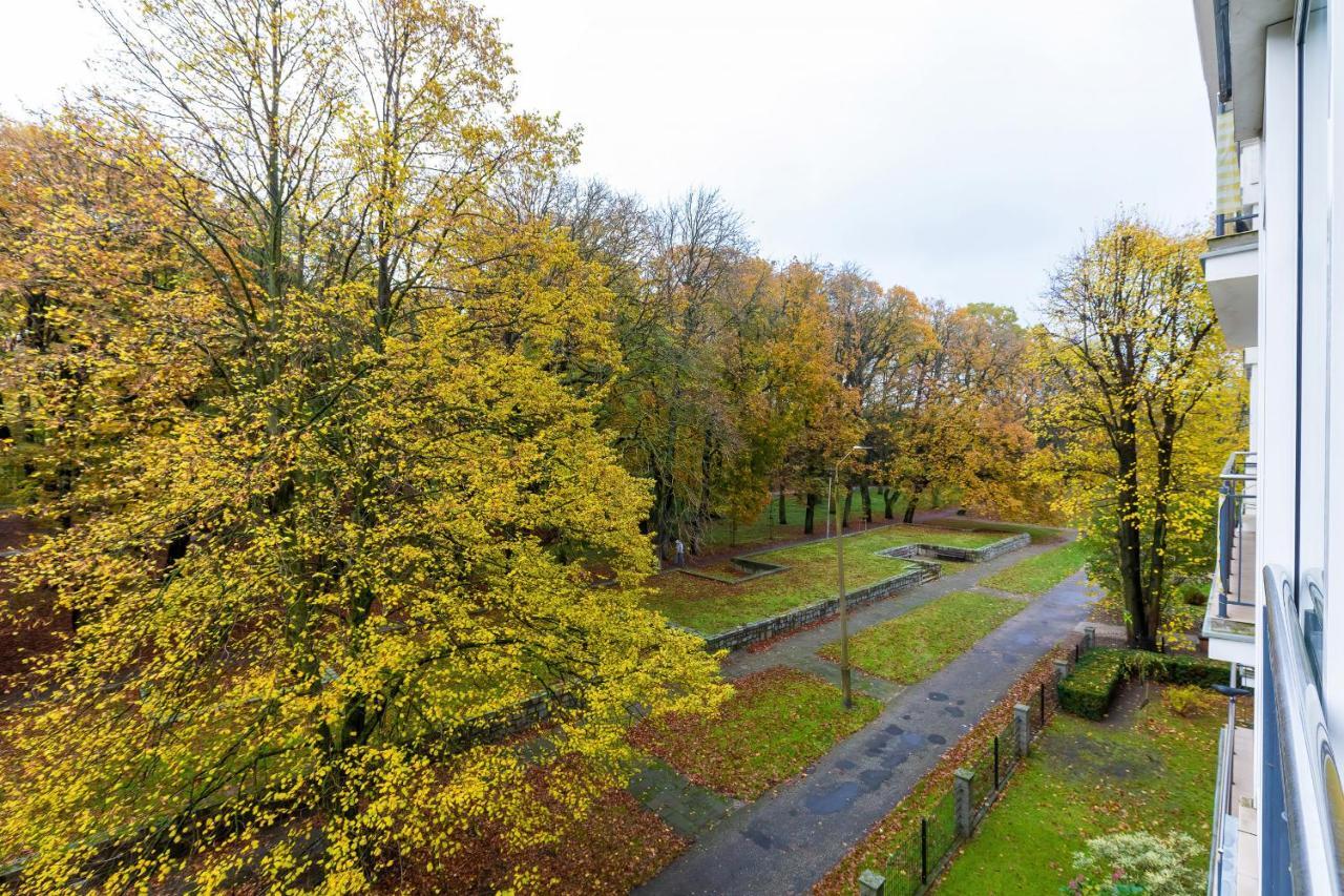 Spacerowa With Parking By Renters Apartment *